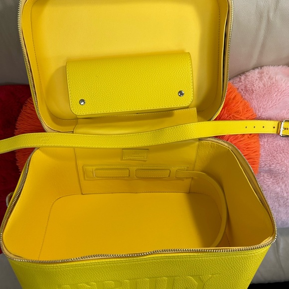 TRULY Beautiful Bright carrying case - Picture 15 of 15